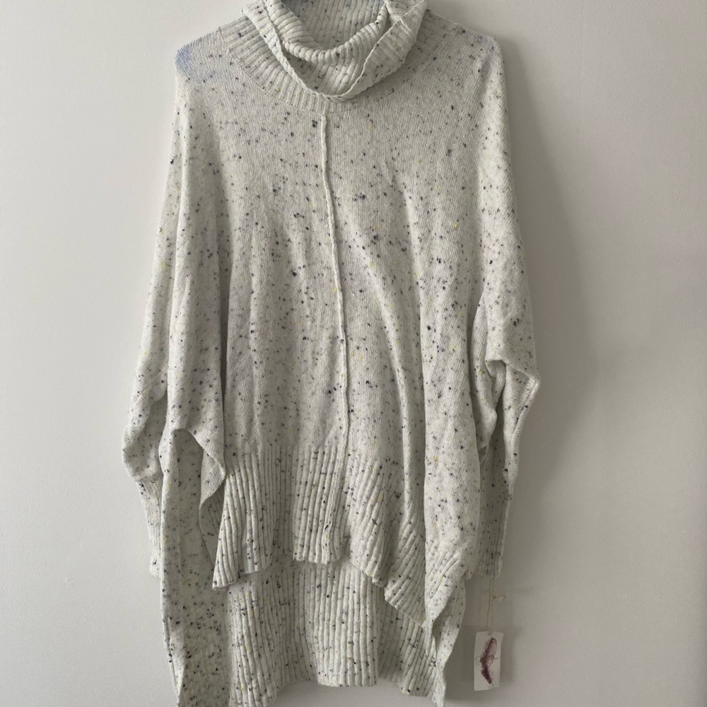 Jessica Simpson oversized sweater - Picture 2 of 3